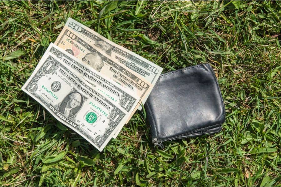 what does it mean when you dream about finding money