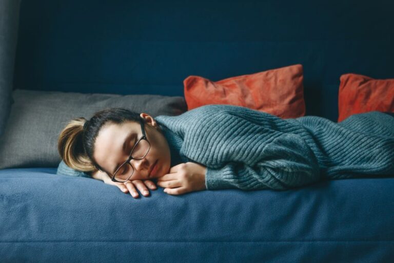 Sleeping Without A Pillow Benefits & Effects