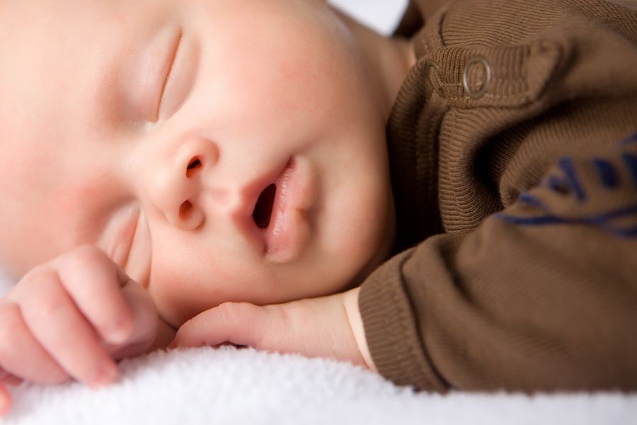 baby sleep with mouth open